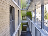 Die Wohnungen sind von den Lauben aus über kleine Stege zugänglich (Fotos: Zeljko Gataric)